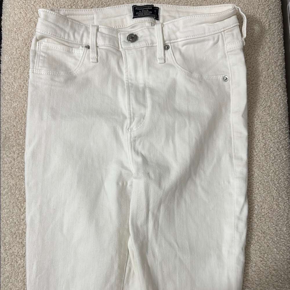A&F women’s White super skinny Jeans